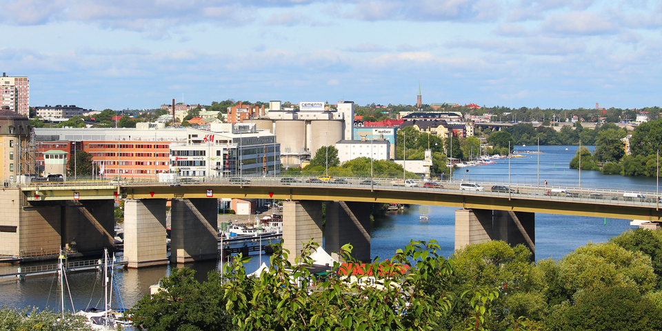 Bild på Liljeholmsbroarna från Södermalm  